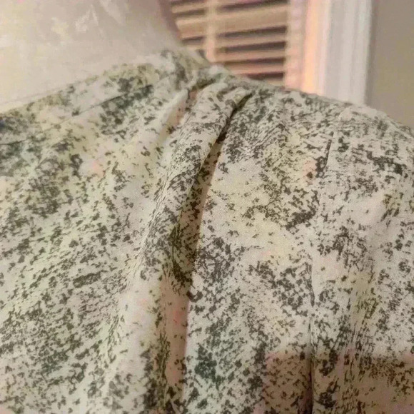 Women's Porophrase Top Sizes XL - Picture 3 of 10